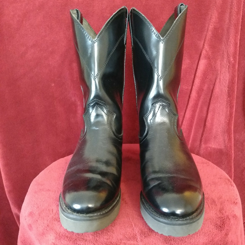 Men's size 8 Durango Truck N Boots Gently Used. Original Box
